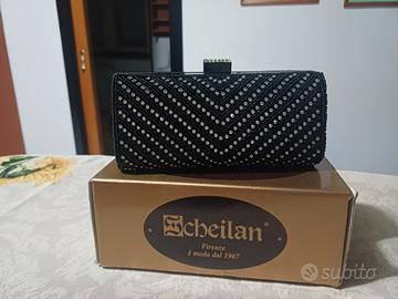 Pochette nera con strass della Sheilan