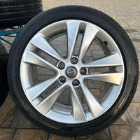 Gomme estive 235x45 R18 + cerchione per Opel Astra