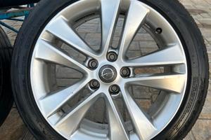 Gomme estive 235x45 R18 + cerchione per Opel Astra