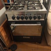 Cucina Tecnogas con forno elettrico e 4 fuochi