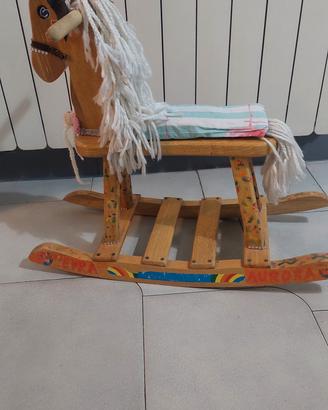 cavallo in legno 