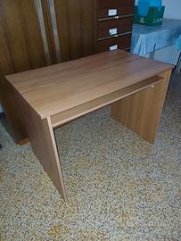 Scrivania come nuova - mai usata