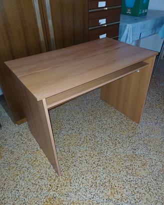 Scrivania come nuova - mai usata