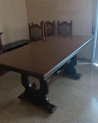 tavolo in legno più 4 sedie