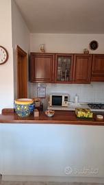 cucina in vero legno color noce scuro
