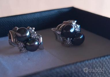 Orecchini con perle nere di fiume e zirconi