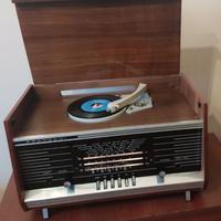 Radio d'epoca con giradischi Prandoni PG422-RS