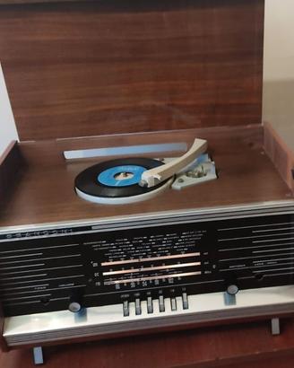 Radio d'epoca con giradischi Prandoni PG422-RS