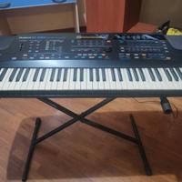 Tastiera arranger Roland E86