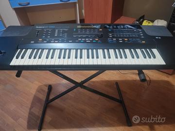 Tastiera arranger Roland E86