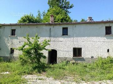 Casale con terreni