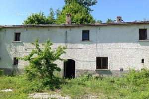 Casale con terreni