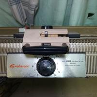 macchina da maglieria Gritzner con accessori