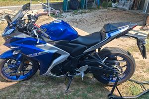 YAMAHA R3