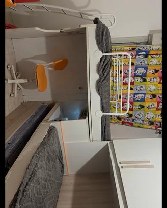 Letto a castello 3 posti + armadio e cassettiere