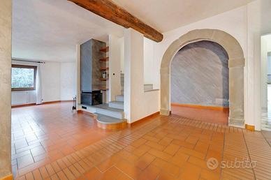 Villa di 801 m² con più di 5 locali e box auto dop