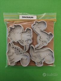 Set di 4 formine per biscotti a tema dinosauri