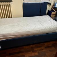 Letto singolo con tessuto e testata imbottita