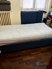 Letto singolo con tessuto e testata imbottita