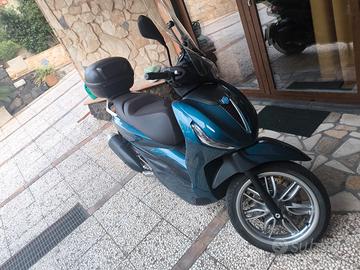 Beverly 300 HPE.  ABS -ASR