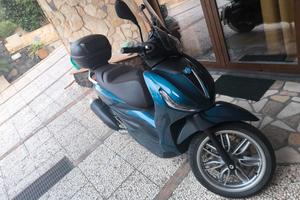 Beverly 300 HPE.  ABS -ASR