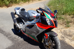 Aprilia Rsv new 1000
