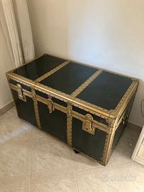 Baule vintage in cartone e metallo