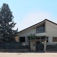 Villino di 460 mq² in zona residenziale con giardi