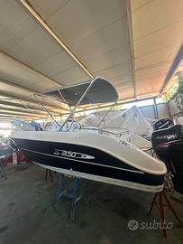 Manò Marine 21.50 Wa con motore Suzuky 140