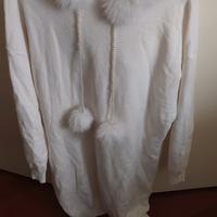 maglione lungo a vestito bianco con cappuccio 