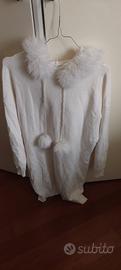 maglione lungo a vestito bianco con cappuccio 