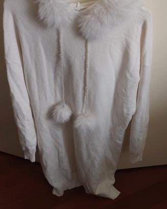 maglione lungo a vestito bianco con cappuccio 