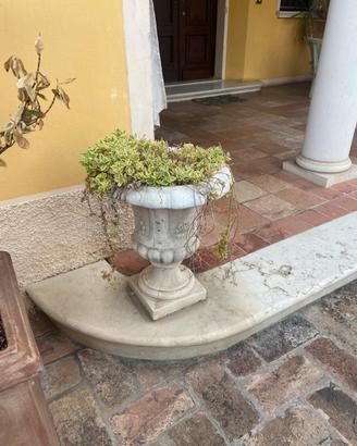 Vaso in marmo da giardino