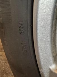 Cerchi in lega con gomme