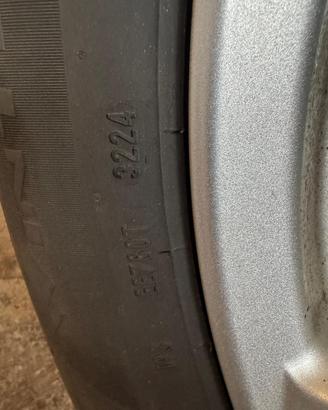 Cerchi in lega con gomme