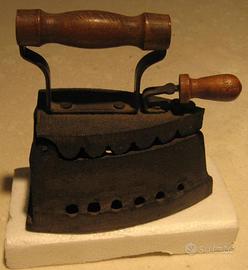 FERRO DA STIRO D'EPOCA A BRACIERE + ferro elettric