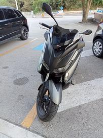 Yamaha X Max