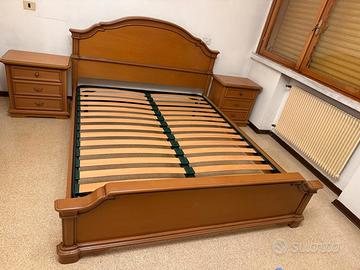letto matrimoniale con comodini 