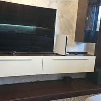 Parete sala soggiorno .