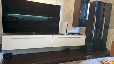 Parete sala soggiorno .