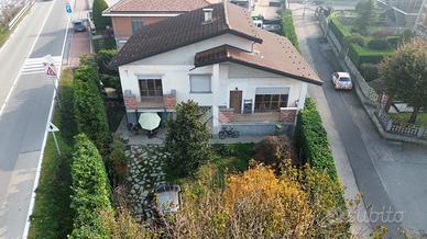 VILLA SINGOLA A POIRINO