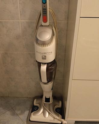 Macchina lavapavimenti a vapore ed aspirapolvere