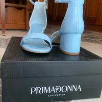 Scarpe con tacco .