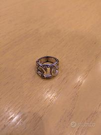 Anello con pietre