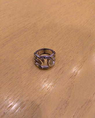 Anello con pietre