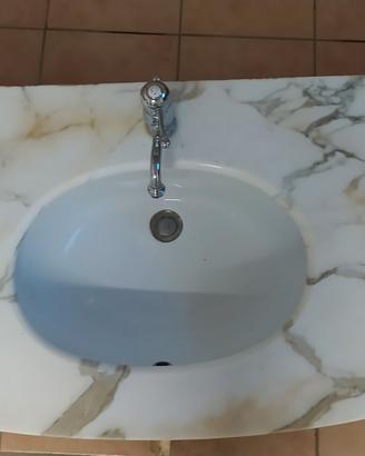 piano in marmo di carrara con lavabo