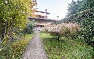VILLETTA A SCHIERA CON GIARDINO!!!