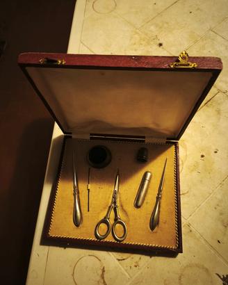 ANTICO SET DA CUCITO IN ARGENTO