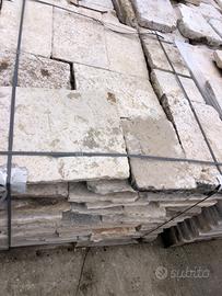 Pavimento in pietra di recupero selezionati