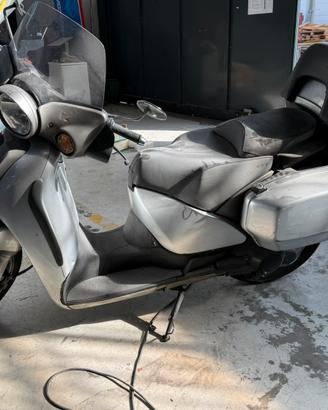 Aprilia scarabeo 200 GT